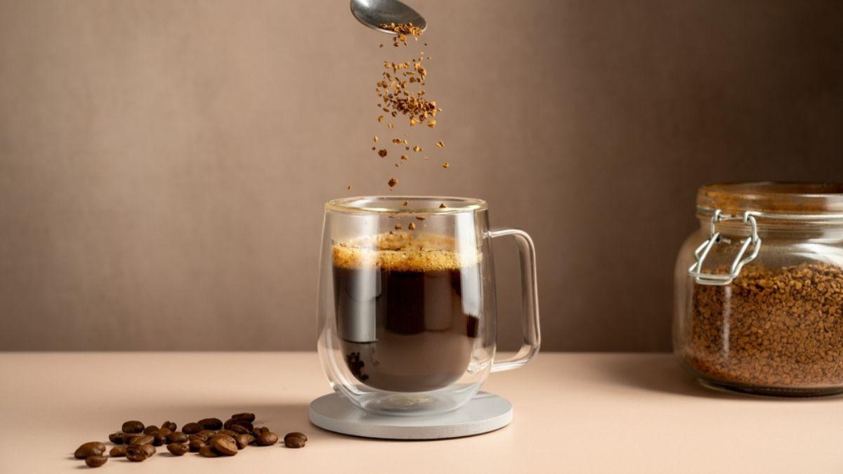 最新研究發現，即溶咖啡可能增加乾性老年性黃斑病變風險約7倍，不過研究雖然提供了線索，但仍需更多證據。