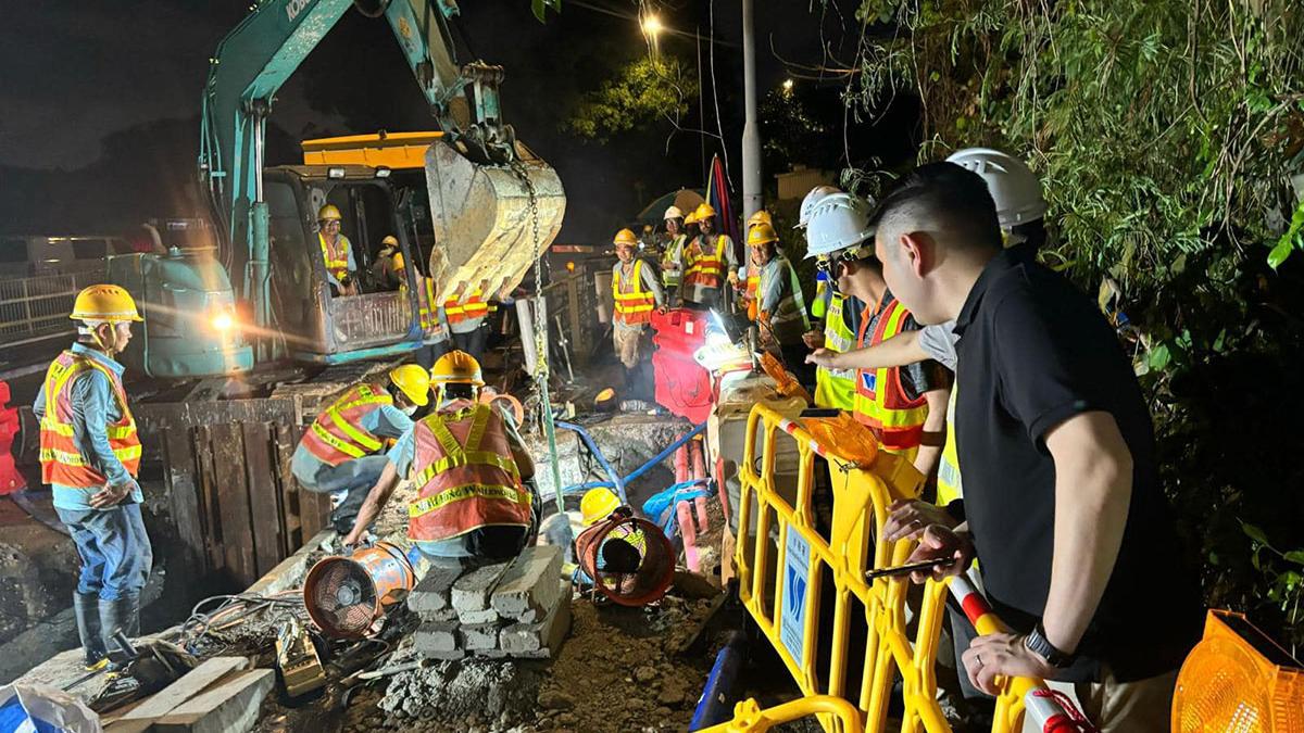 水務署安排約200名工人駁通臨時喉管。(民政事務總署FB)