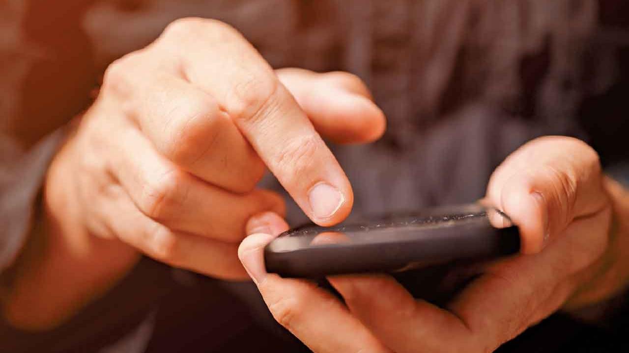 警7月接65宗釣魚騙案 逾半涉假冒速遞 男子收包裹退款短訊失138萬