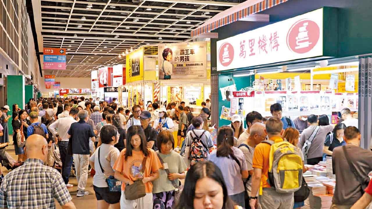 書展開鑼 人流勝去年 市道不景氣 參展商審慎樂觀