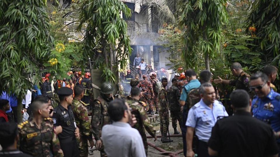 孟加拉空軍教練機起飛後墜毀校園　釀19死164傷