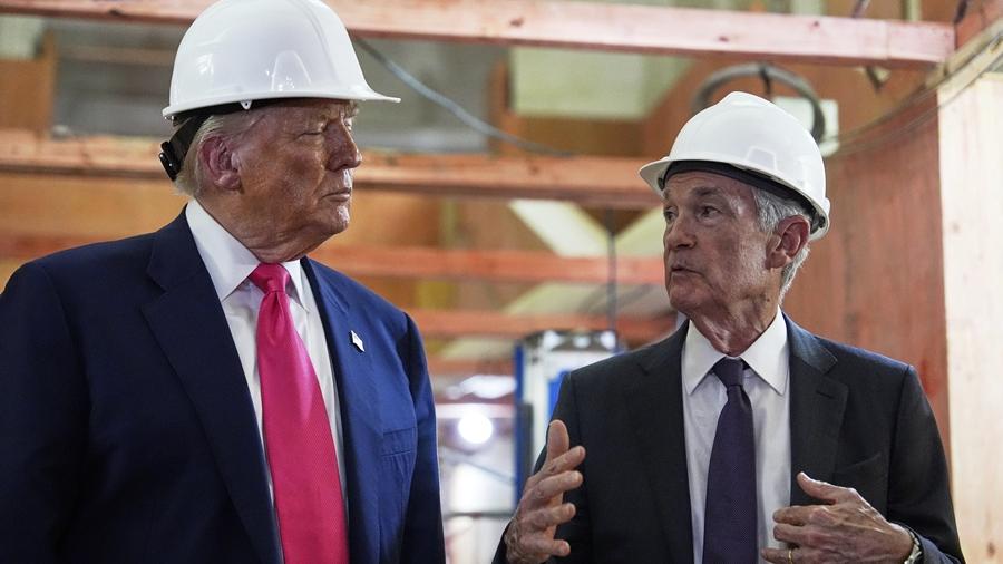 特朗普視察聯儲局翻新工程｜鮑威爾。(AP)