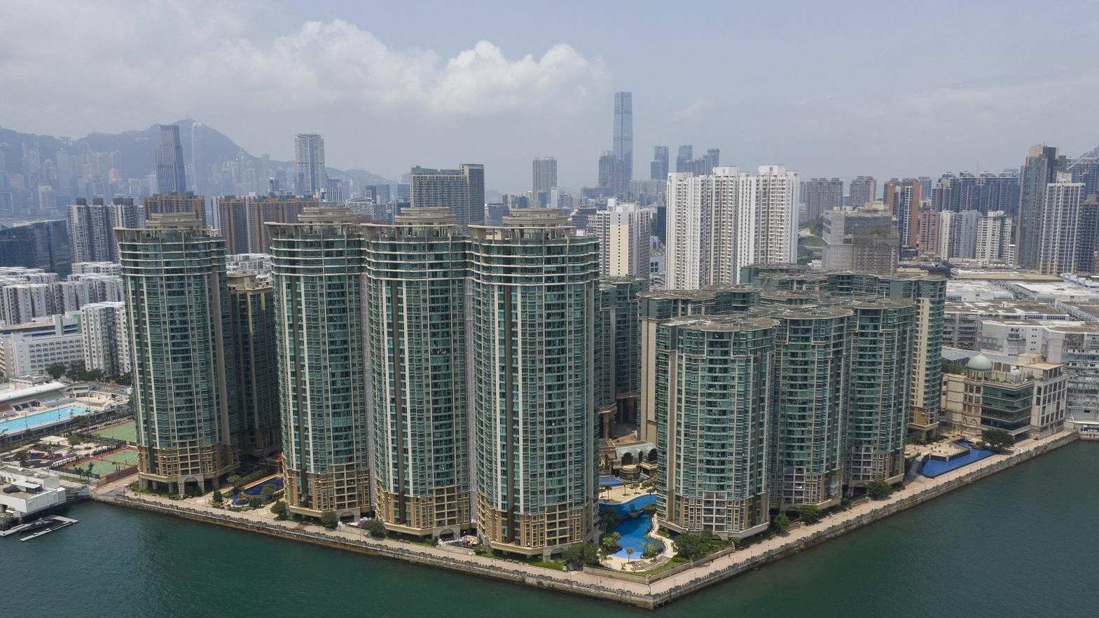 外區客因為煙花景及靚裝修，斥4萬元承租紅磡海逸豪園套三房，呎租逾44元。