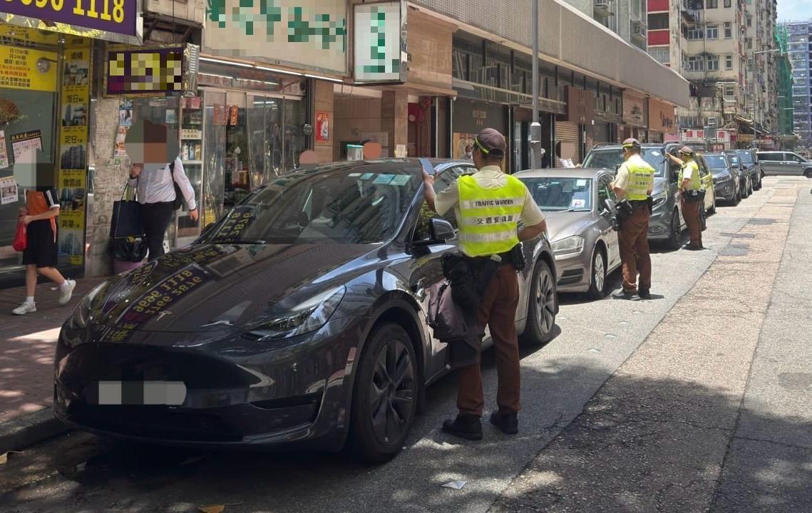 警九龍城打擊交通違例，共發出超過1,000張定額罰款通知書。(警方圖片)