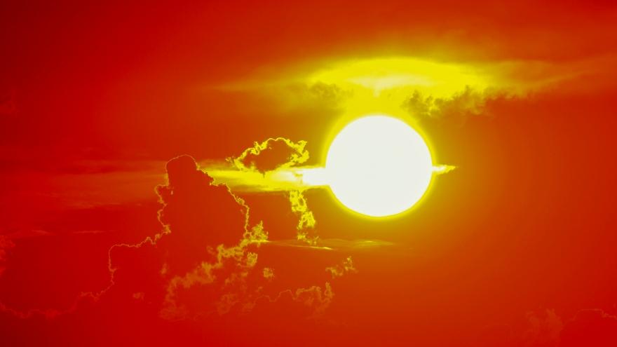 中暑｜快遞員近40度高溫患熱射病　電動車上昏迷送院不治。（夏天示意圖）