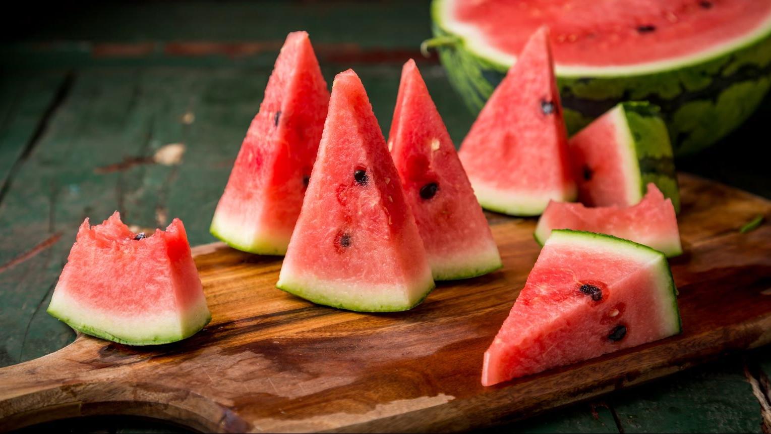 不管在室內或室外，應加強自我防護，預防熱傷害的發生。