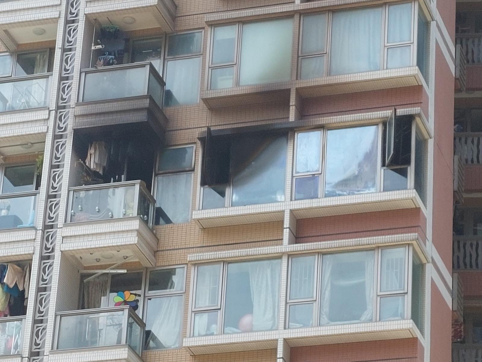 青衣綠悠雅苑單位起火，11歲女童不適送院。(青衣街坊吹水會Facebook)
