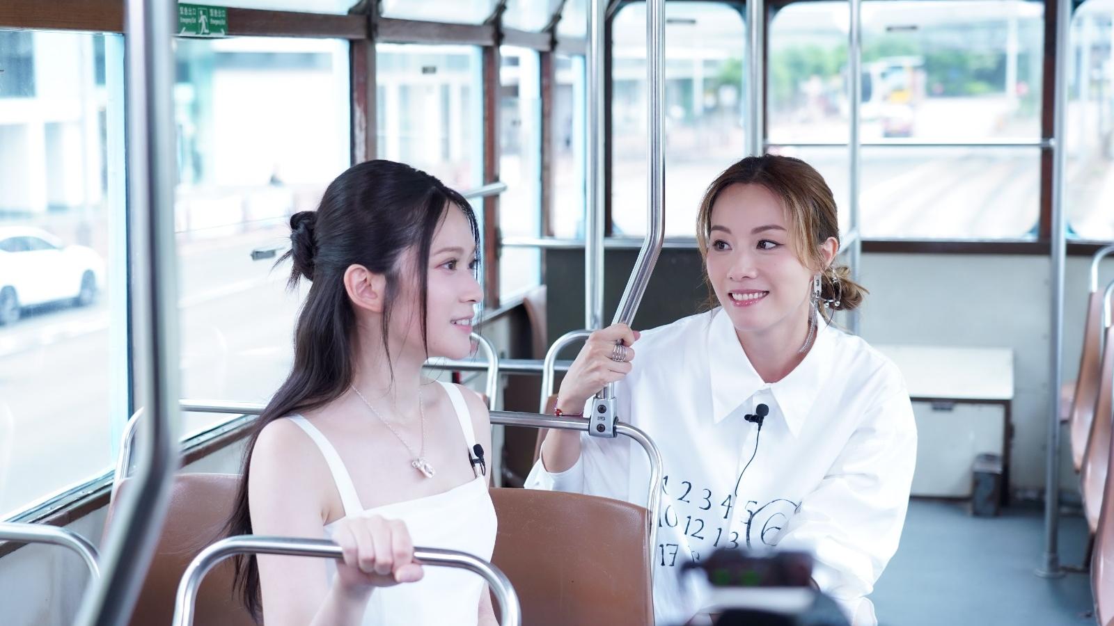 雲浩影搭「雲影號」電車遊港島宣傳個唱 Stephy驚喜現身傳授「淡定心法」