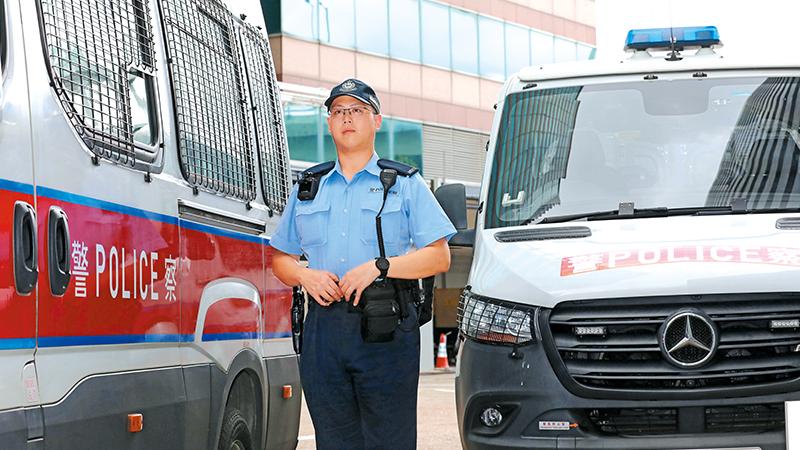 紹軒畢業後獲派駐北角分區。(《警聲》)