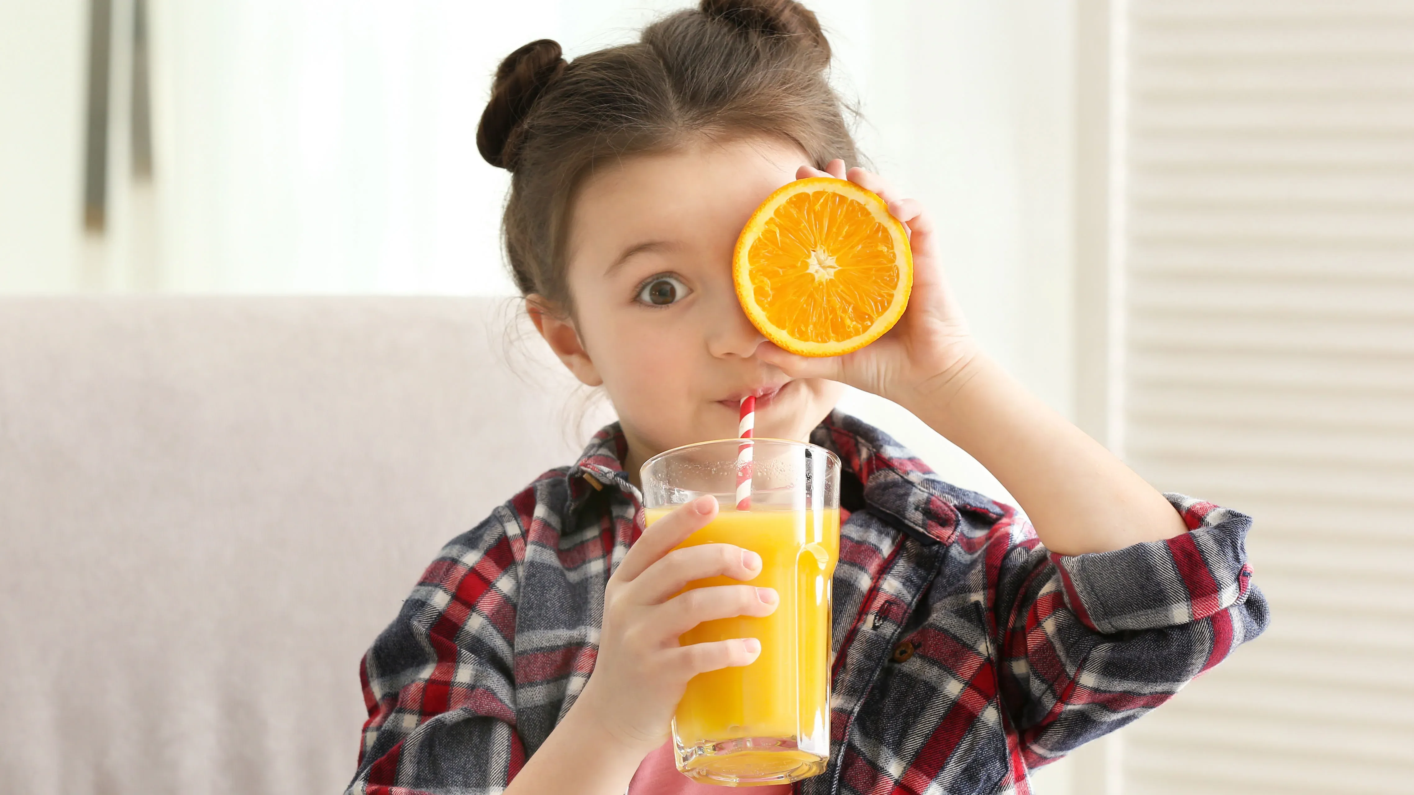 飲檸水橙汁易愈曬愈黑？營養師揭10種食物致肌膚暗沉