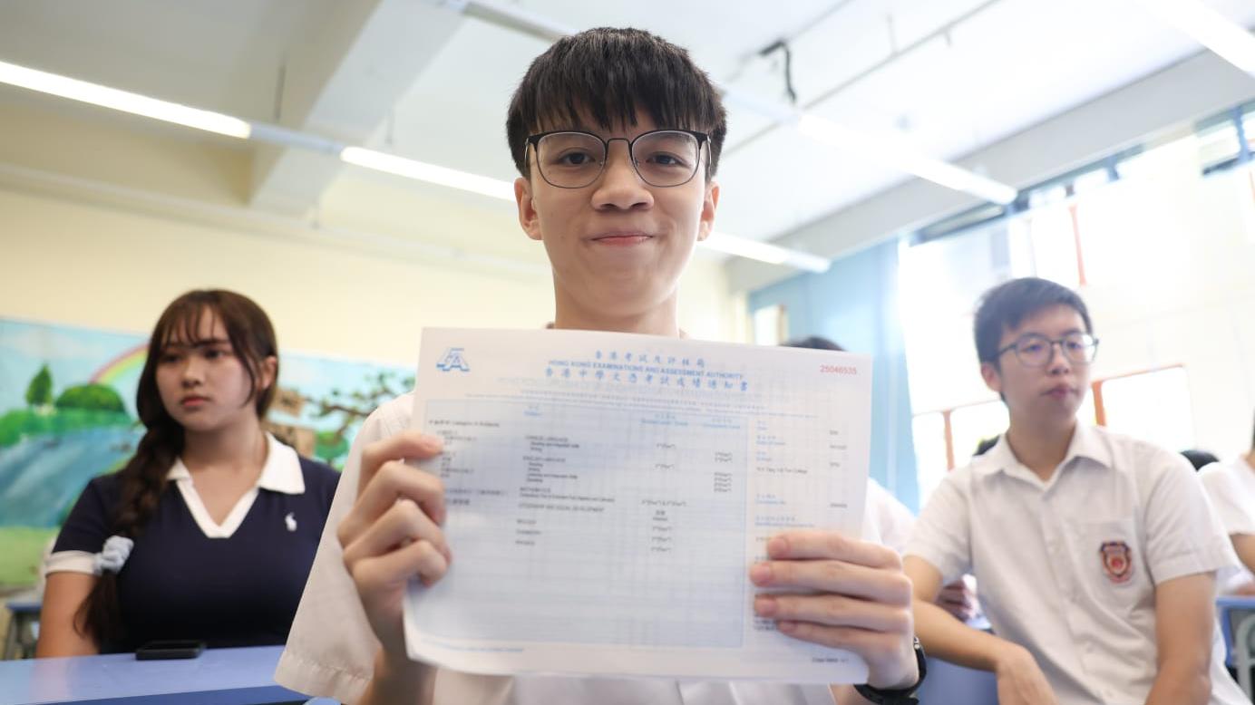 DSE放榜2025︱喇沙書院「超級狀元」陳博軒引李小龍「Be Water」哲學學習。(周令知攝)