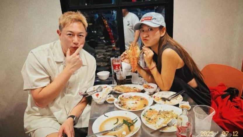 陳鍵鋒絕跡幕前6年激罕露面 孖江若琳遊泰國嘆美食