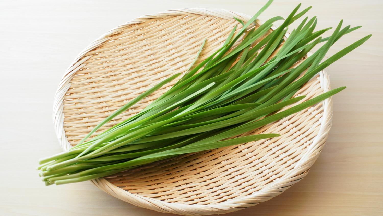 在營養學與泌尿科醫學的觀點下，韭菜的確蘊含多種對人體有益的成分，但同時也有部分潛在風險。