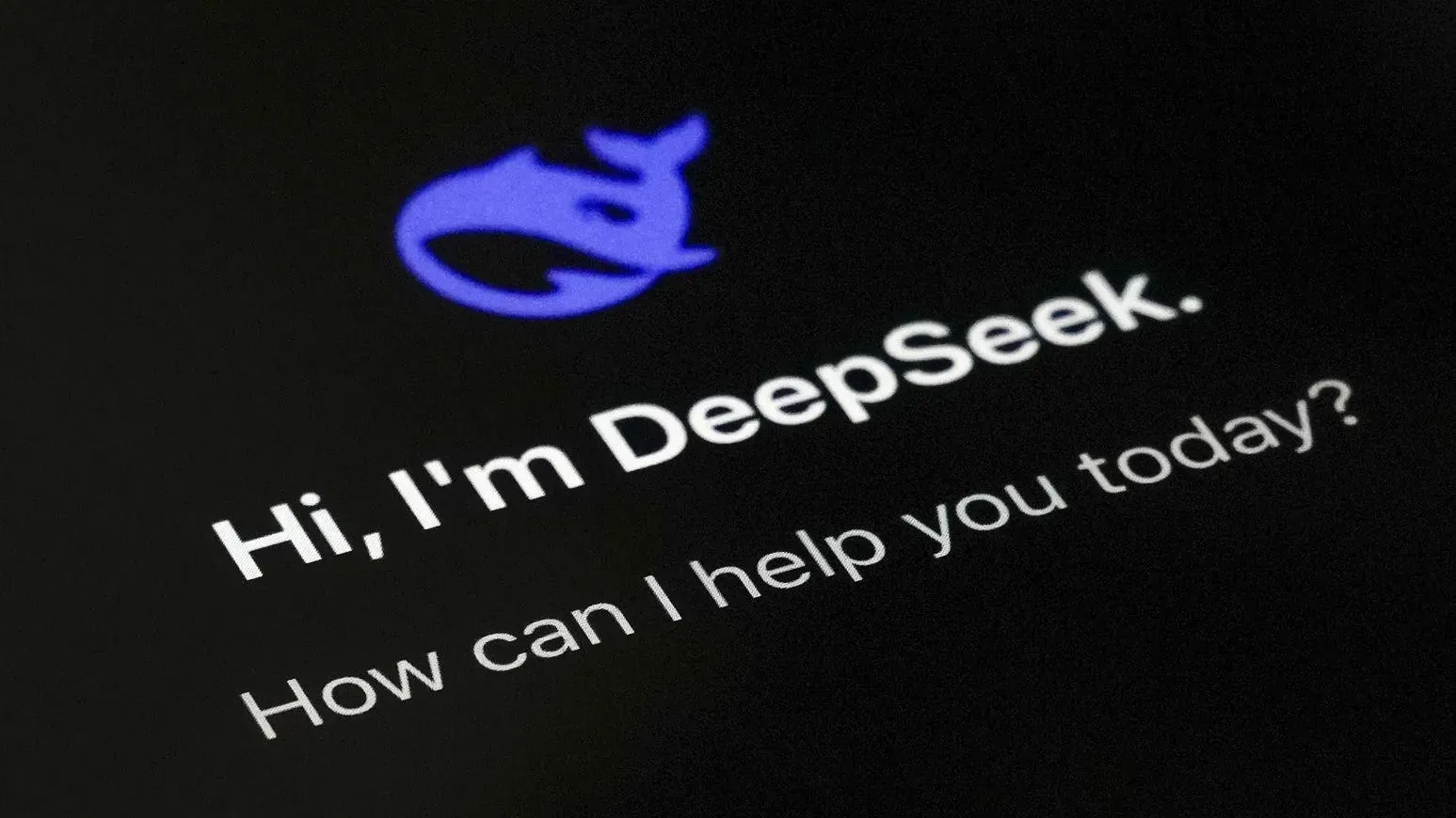 DeepSeek｜下載量跌破七成 爆紅不到半年跌落神壇？。（美聯社資料圖片）