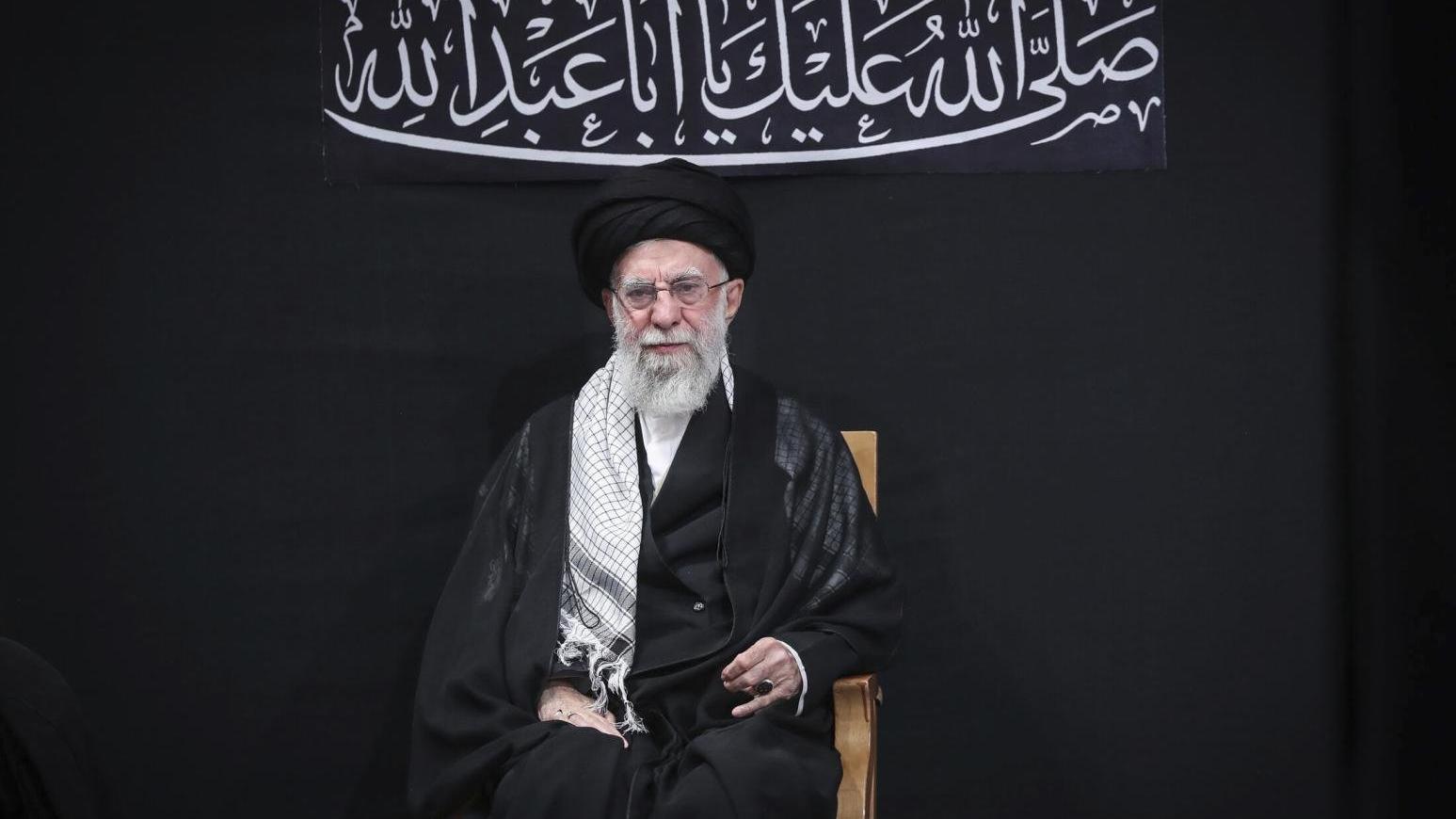 哈梅內伊在數周以來首度露面，出席宗教儀式。（圖／美聯社）