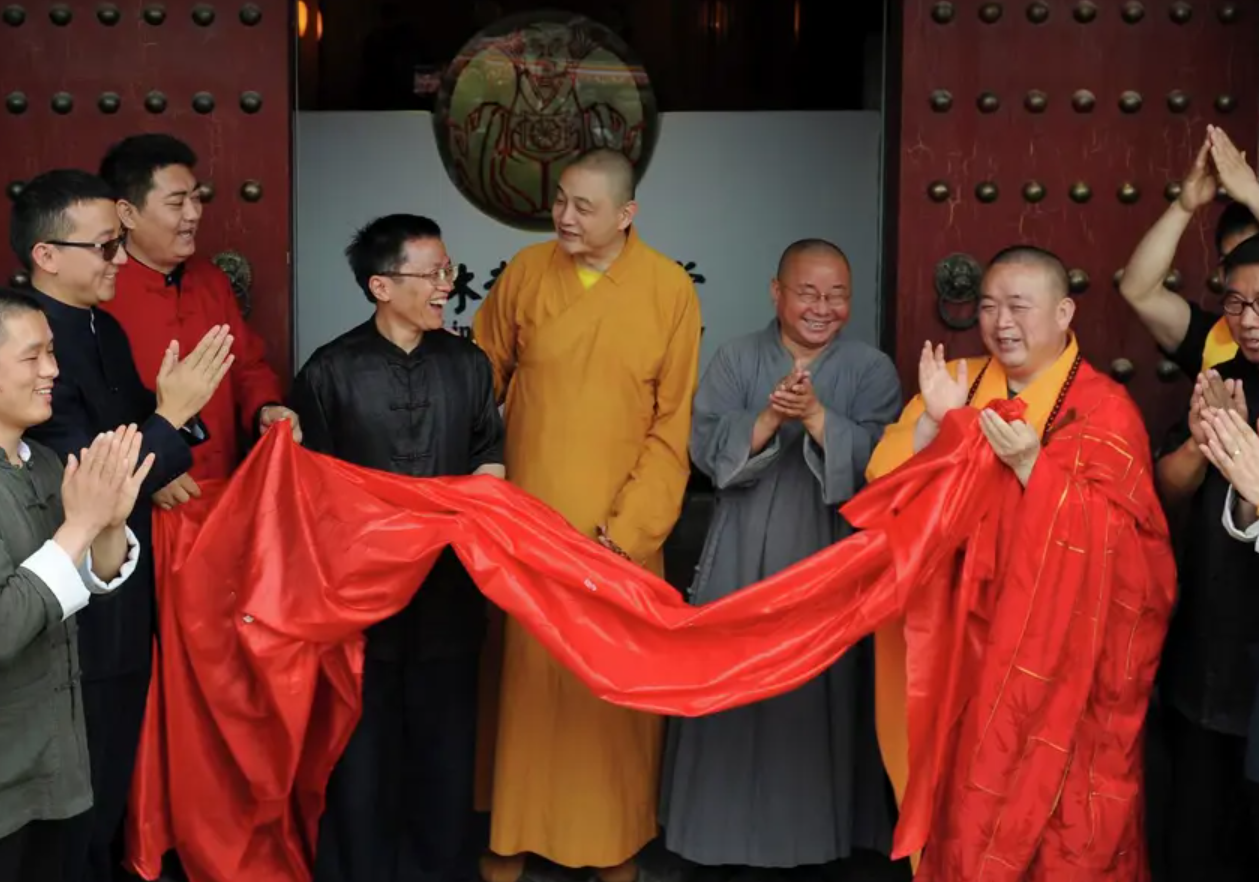 少林寺方丈釋永信涉嫌挪用侵佔寺院資產、以及嚴重違反佛教戒律，長期與多名女性保持不正當關係並育有私生子，被內地多個部門調查。(美聯社資料圖片)