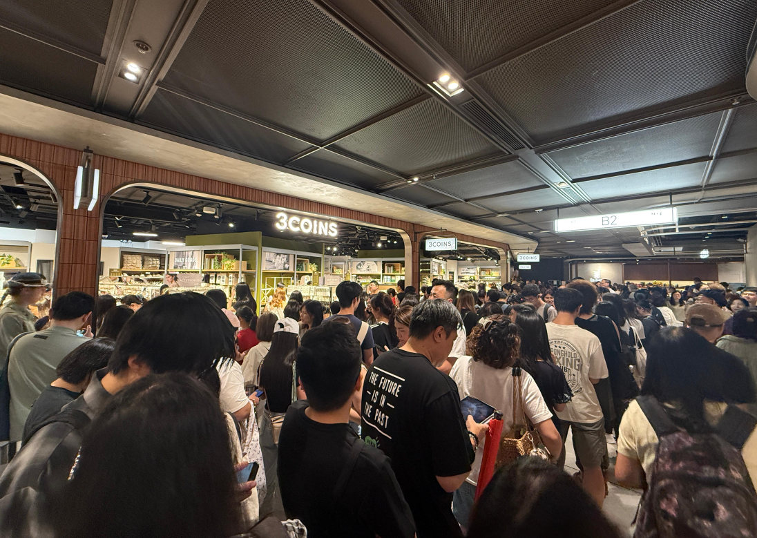 日本人氣生活雜貨店3COINS的香港首間旗艦店上周五(7月18日)在銅鑼灣希慎廣場開幕，店方宣布首日銷售額打破品牌自1994年開業以來單日銷售紀錄。(3COINS提供)