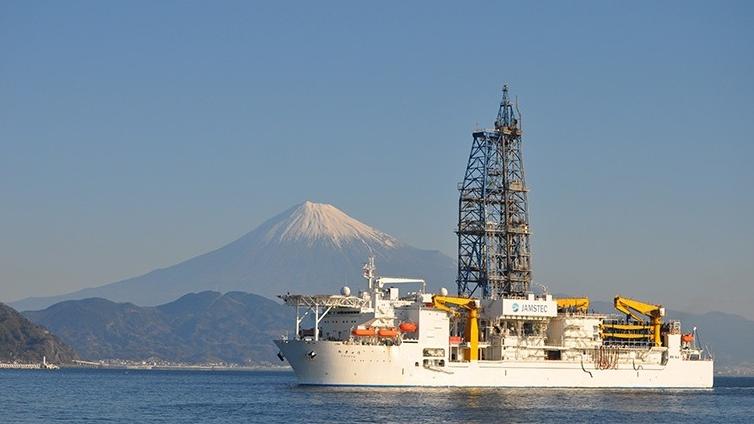 日本海洋研究開發機構(JAMSTEC)旗下深海科學鑽探船「地球號」。(互聯網)