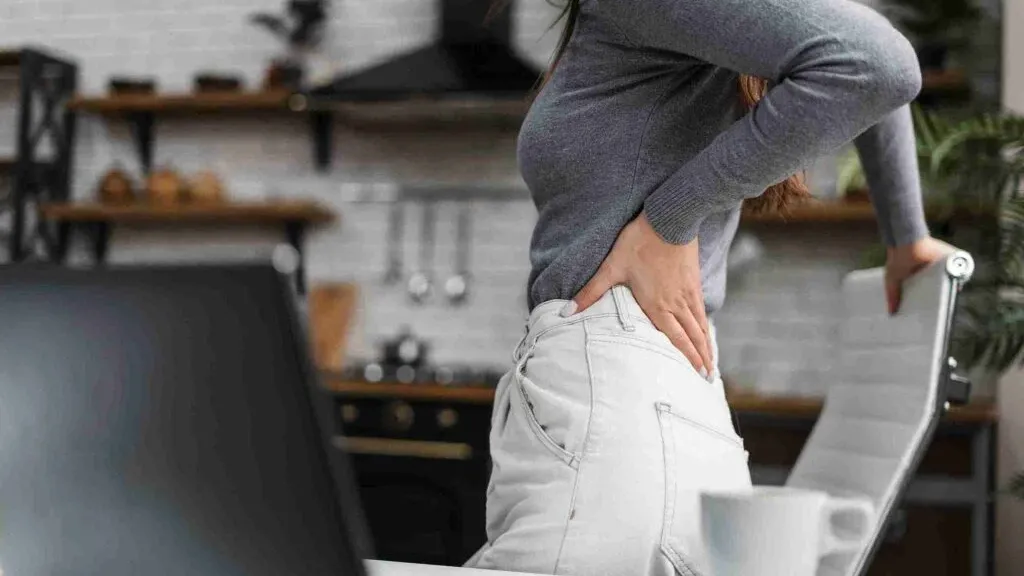 日常從習慣養成，透過適當運動、維持正確坐姿，能有效改善體態，減少腰痠背痛的不適！