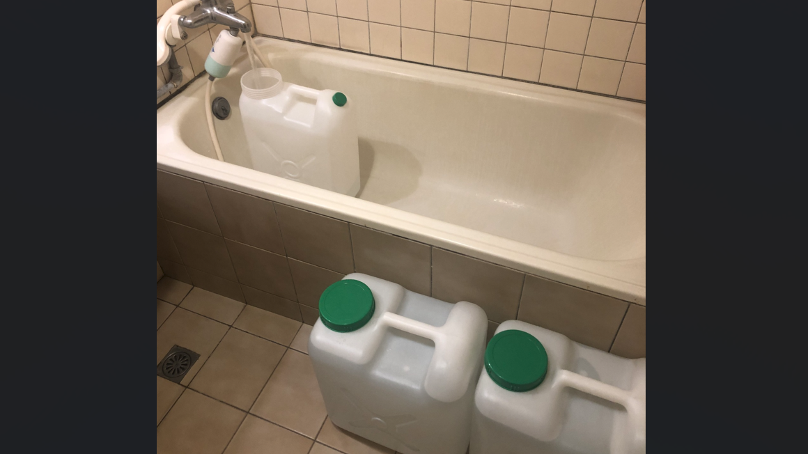 男子儲水120公升「備戰」，預言過後網民教「散水」方法(FB圖片)