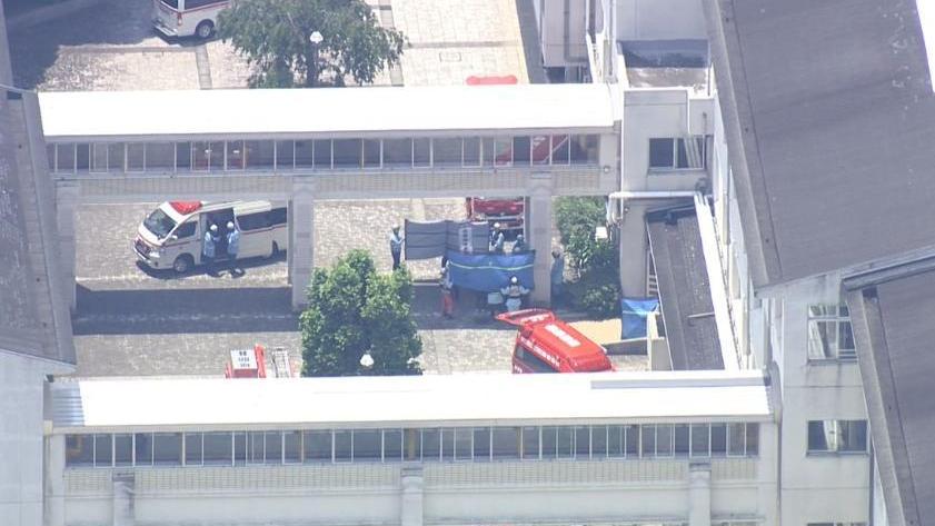 事發後救護車立即前往校園。（圖/翻攝NNN）