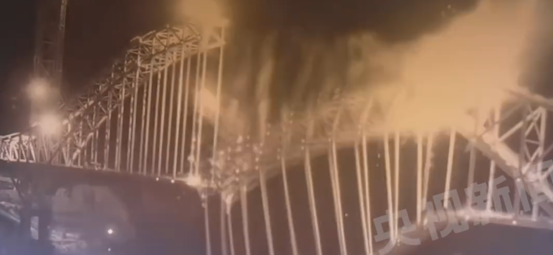 川青鐵路青海段尖扎黃河特大橋發生施工繩索斷裂事故(央視)