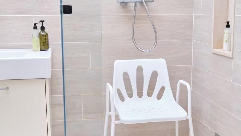 28歲男看護迫90歲女病人摸下體，稱幫洗澡「看她身體很興奮」。(網上圖片)(