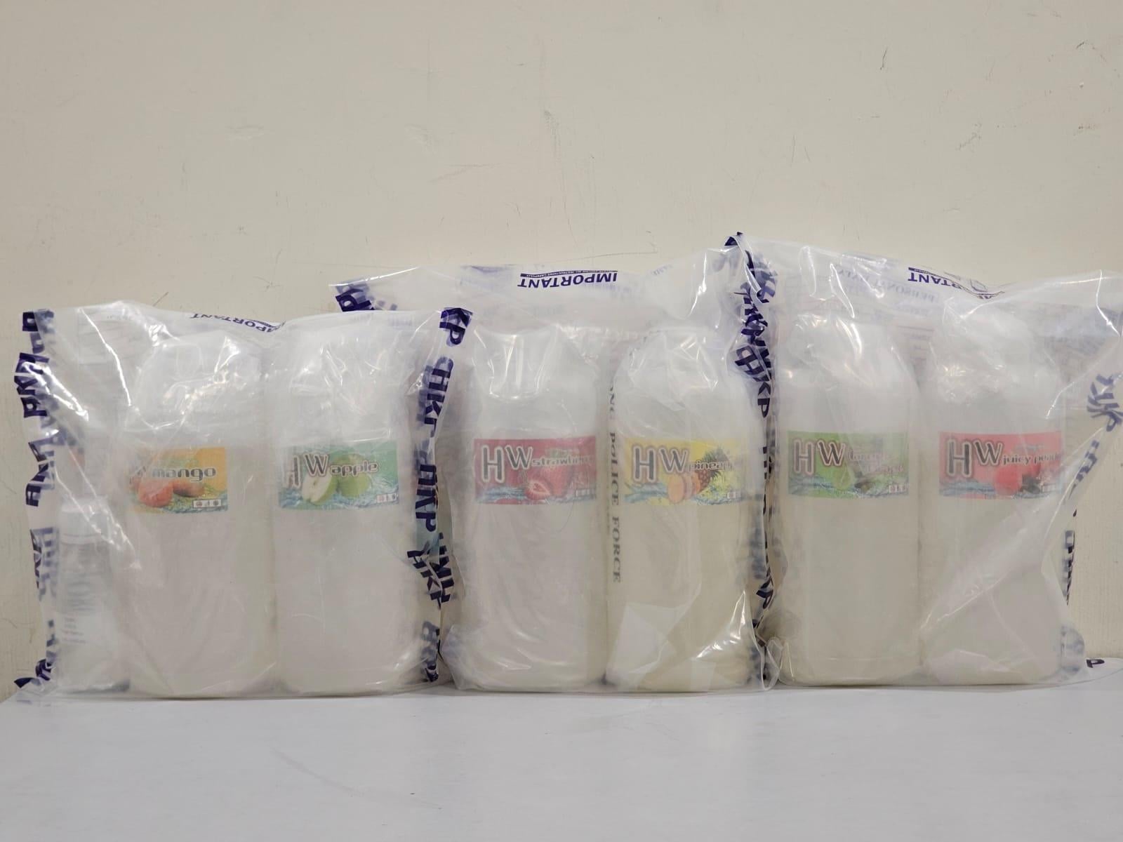 警粉嶺住宅單位檢300萬毒品及伸縮棍等，20歲男被捕。(警方圖片)