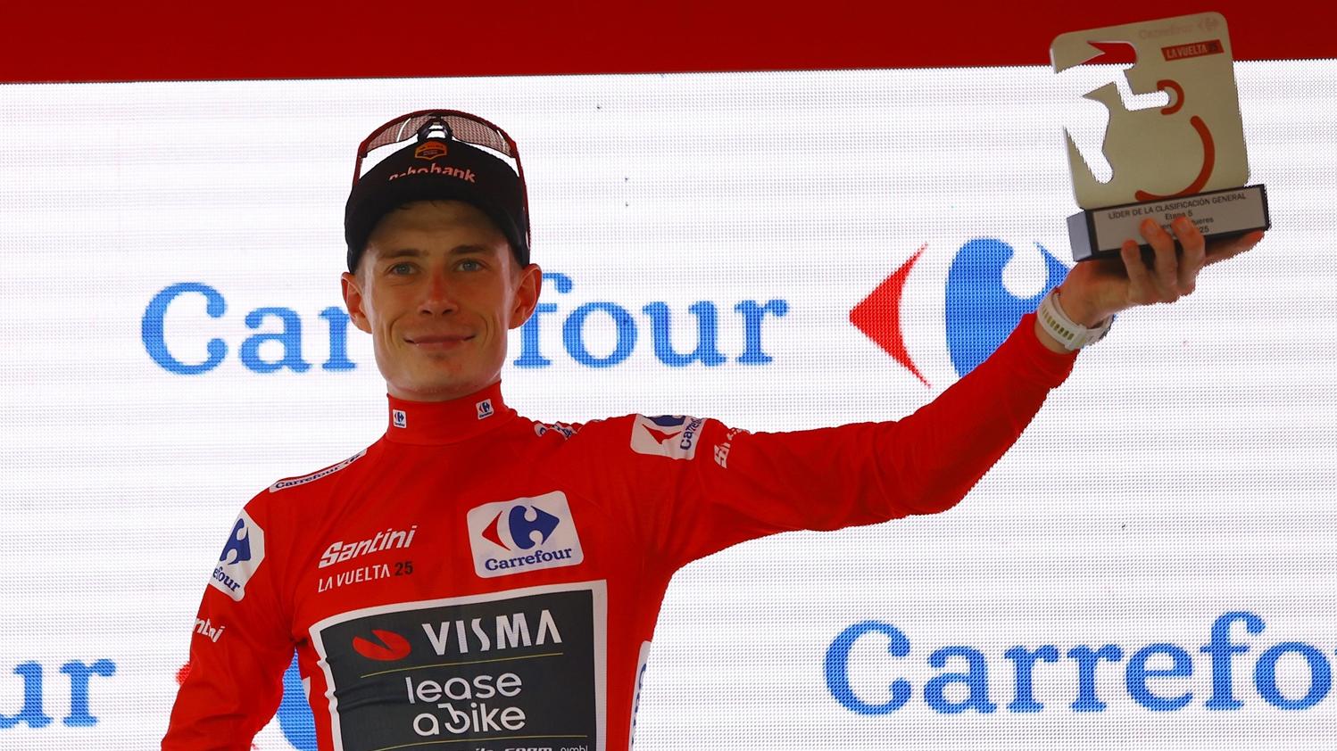 雲基加特穿上環西賽領先的紅色戰衣。(路透社)