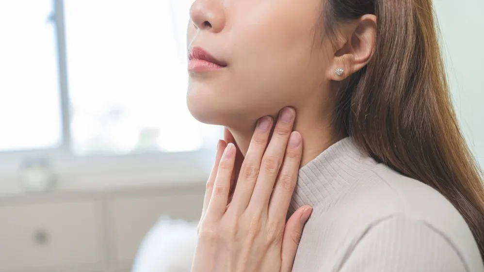 甲狀腺結節大多為良性，通常不會對身體造成嚴重危害，多數不會自行消失，雖然演變成惡性腫瘤的機率較低，但也不應置之不理。