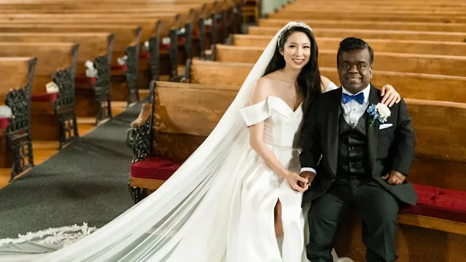 加拿大120cm工程師娶美女網紅　愛情故事感動網民