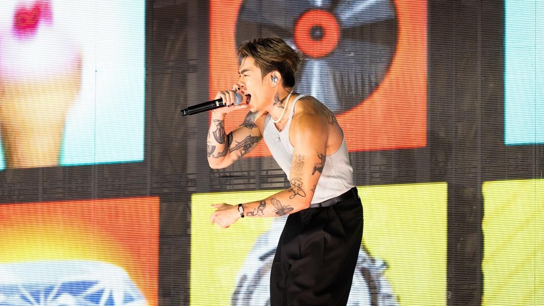 Tyson Yoshi現身水上派對 3,000人前唱到high