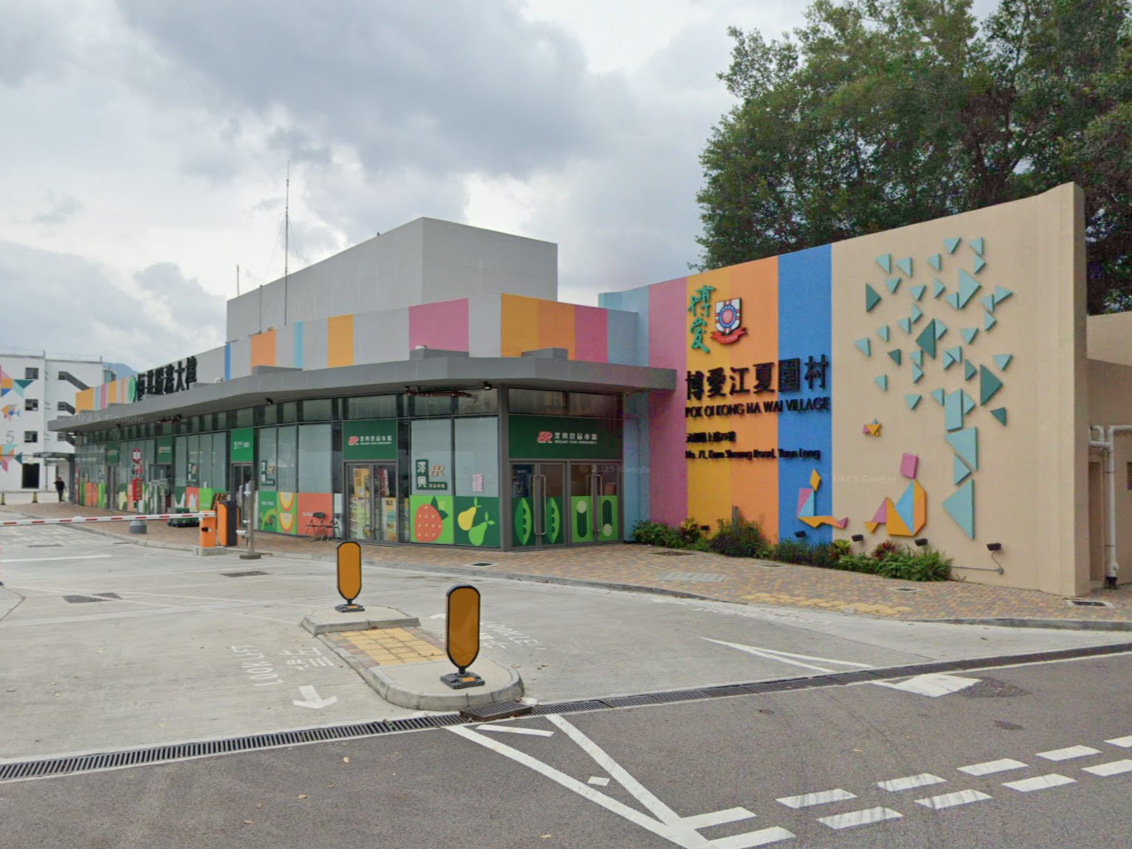 元朗情侶遭人持鐵通及刀伏擊，警列傷人案追緝9人。(Google街景截圖)