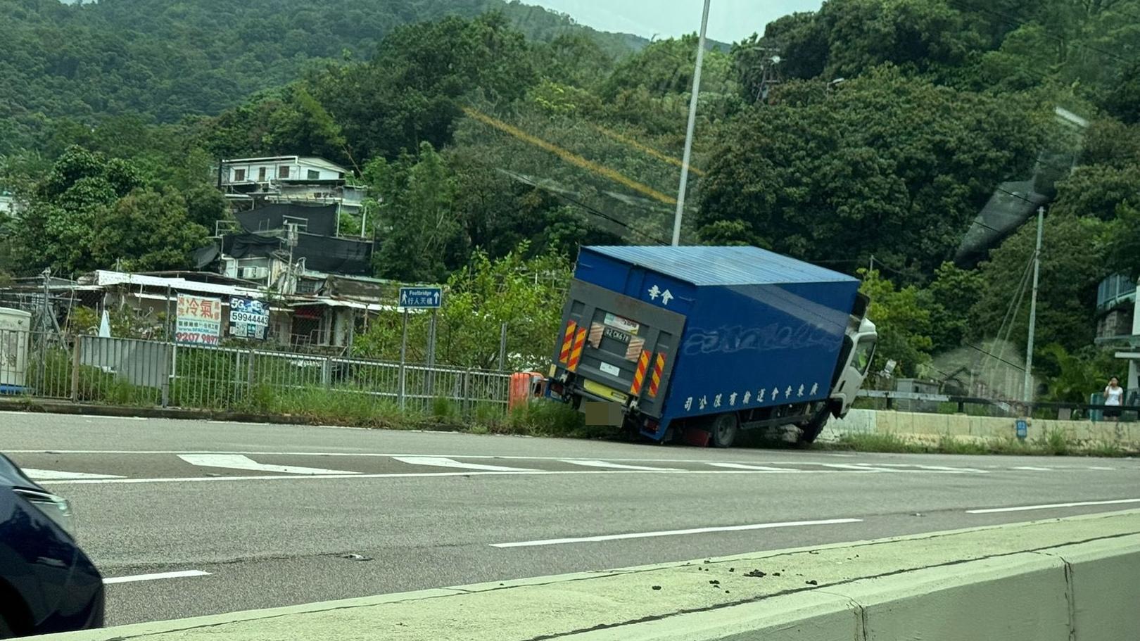 沙田獅子山隧道發生車禍。（fb「車cam L（香港群組）」圖片）