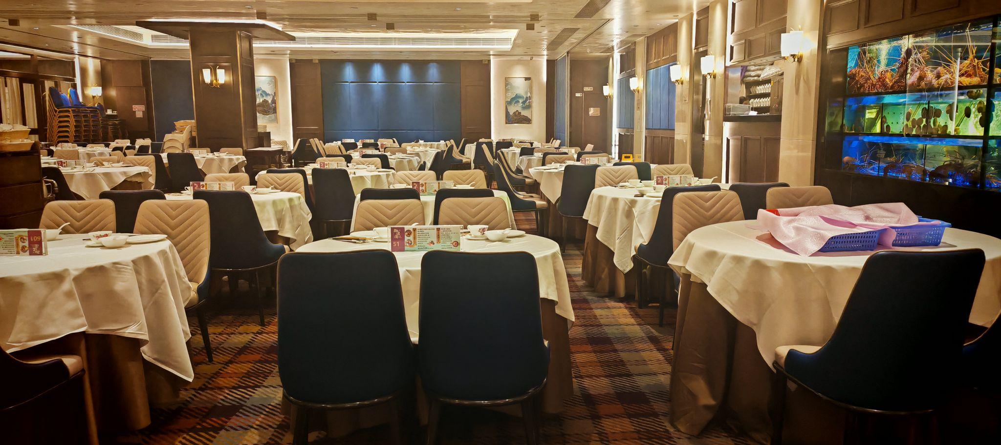 有網民周三於facebook群組「香港茶餐廳及美食關注組」發帖，分享自己晚市光顧一酒樓的冷清情況。