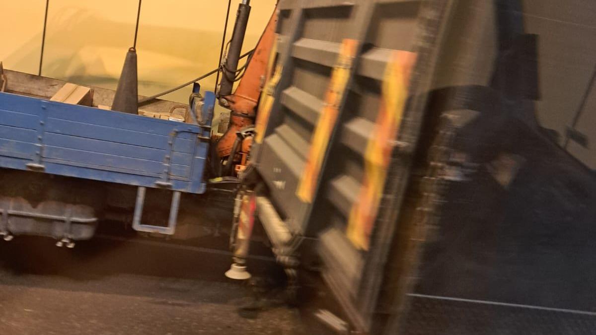 大圍隧道發生車禍。（fb「馬路的事討論區」圖片）