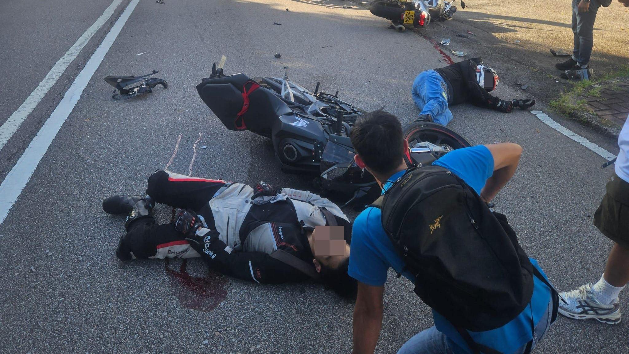 兩名鐵騎士受傷倒地。(網上圖片)