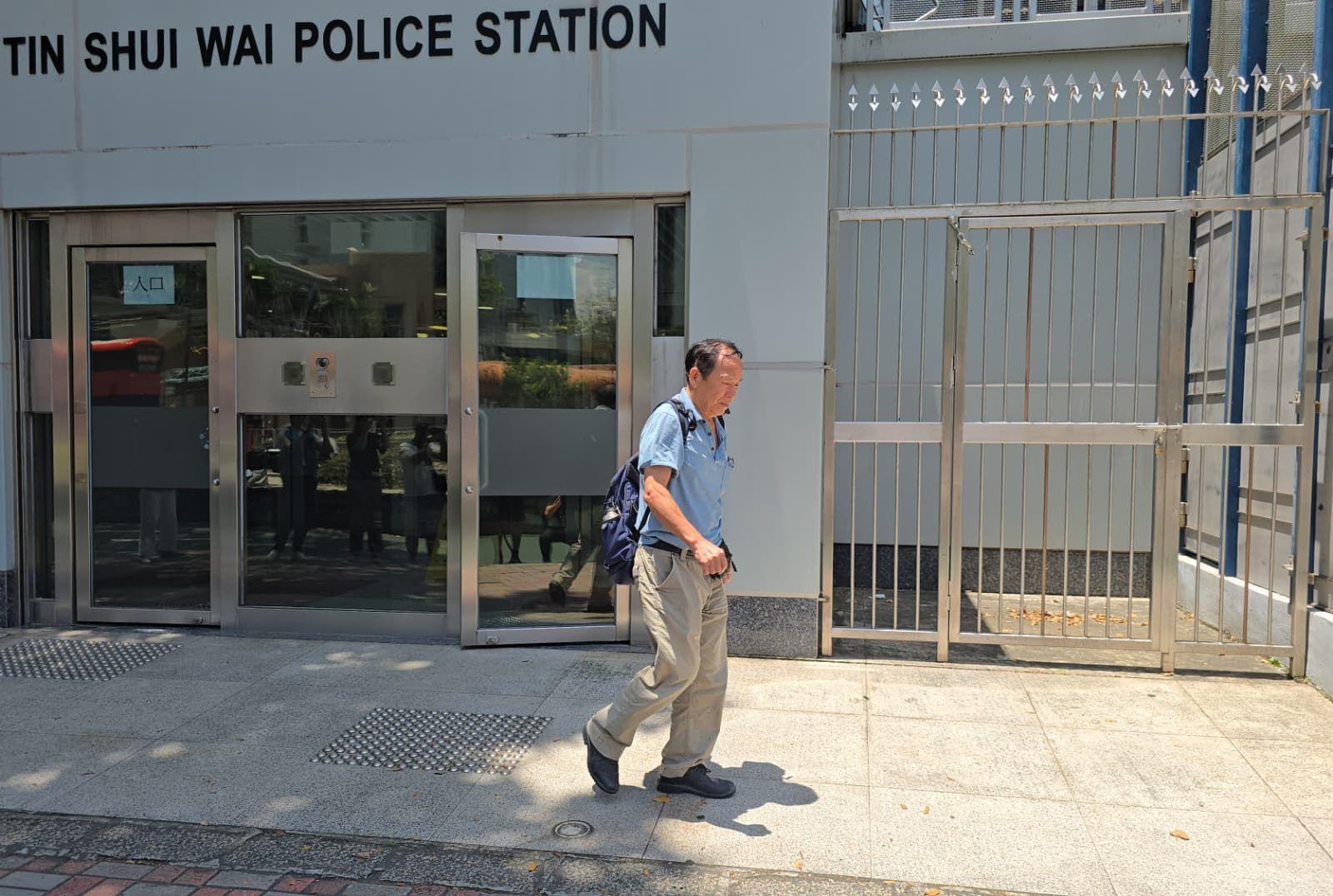 涉嫌干犯顛覆國家政權罪潛逃海外被通緝的姜嘉偉。警方國安處早上帶走其生父到天水圍警署協助調查，該名男士中午離開警署。