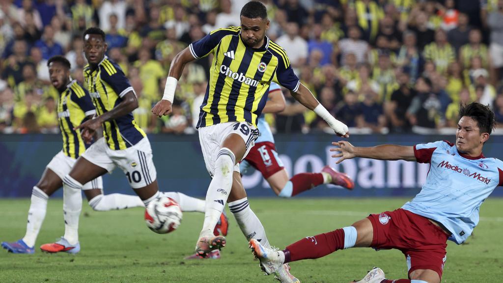 費倫巴治戲劇反勝飛燕諾。(美聯社)