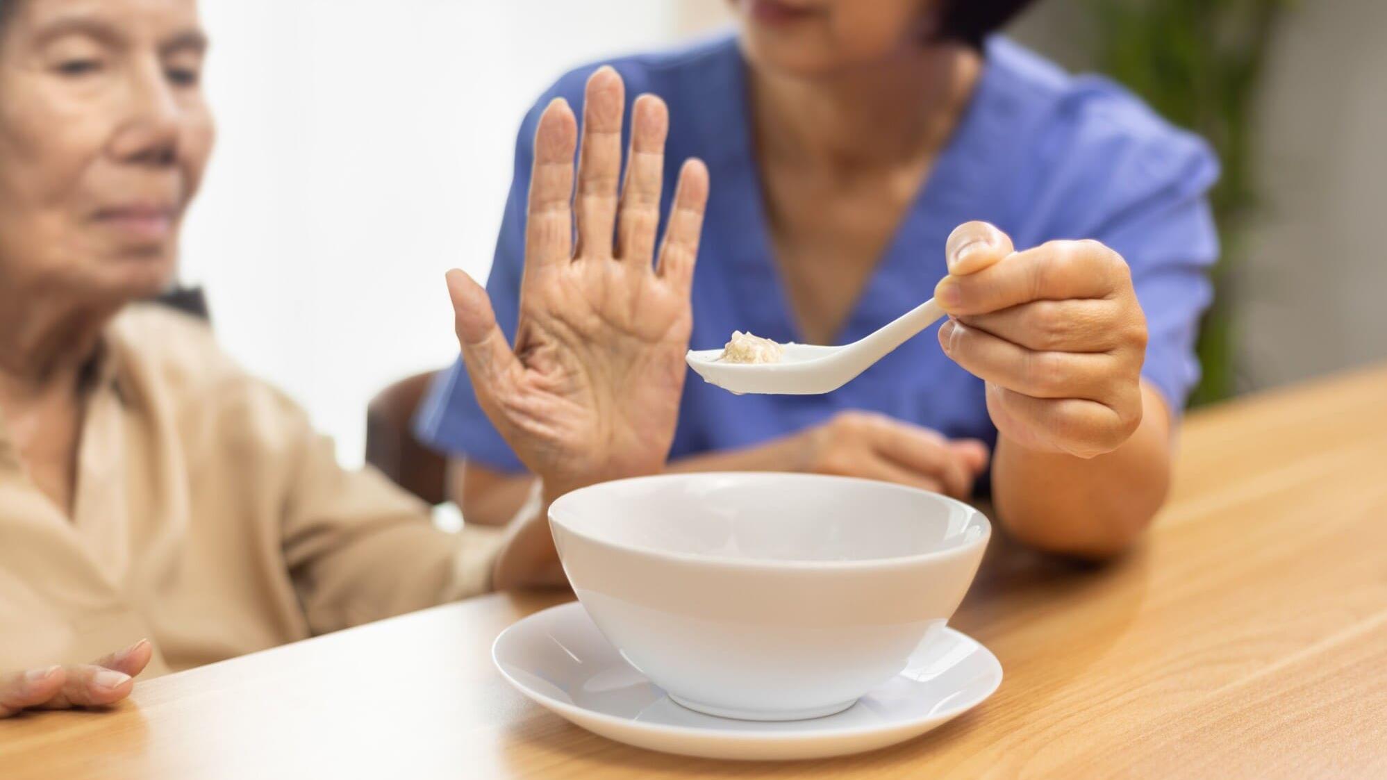 吞嚥困難如何是好？避開3類食物加3個技巧 幫長者維持食量