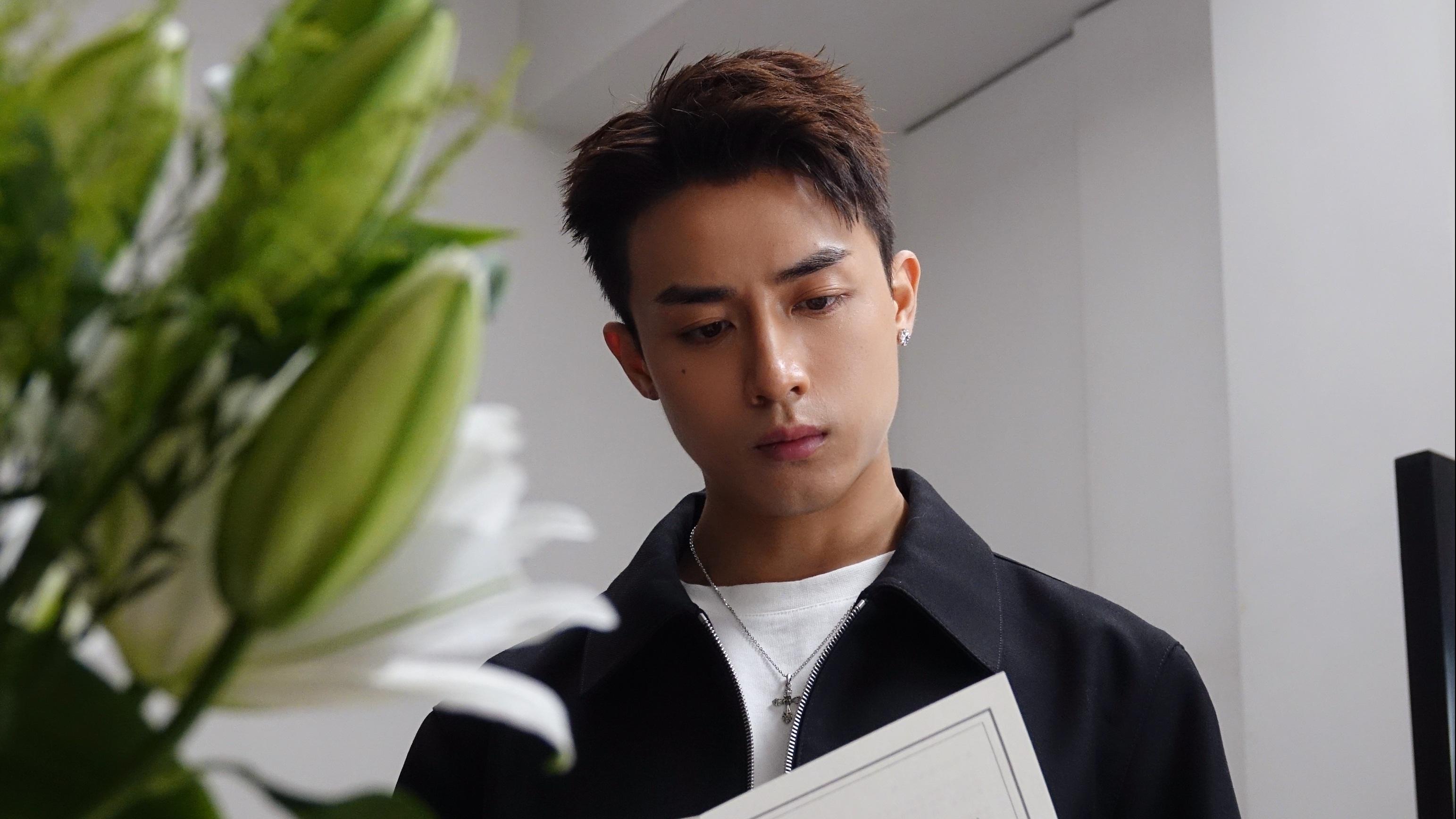 AK江𤒹生新歌以自身經歷談友情決裂      10月生日出首張專輯孖生粉「談情說愛」