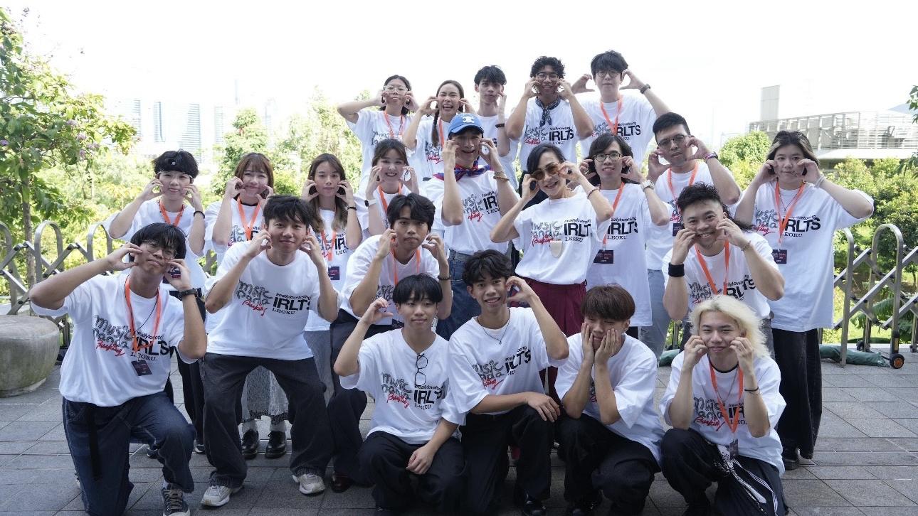 古巨基帶五隊busker玩足兩粒鐘  一號波下狂風暴曬現彩虹