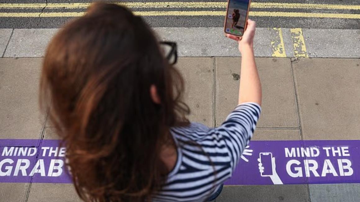 倫敦某區每15分鐘一手機被搶 警方推這「荒謬措施」被嘲淪全球笑柄