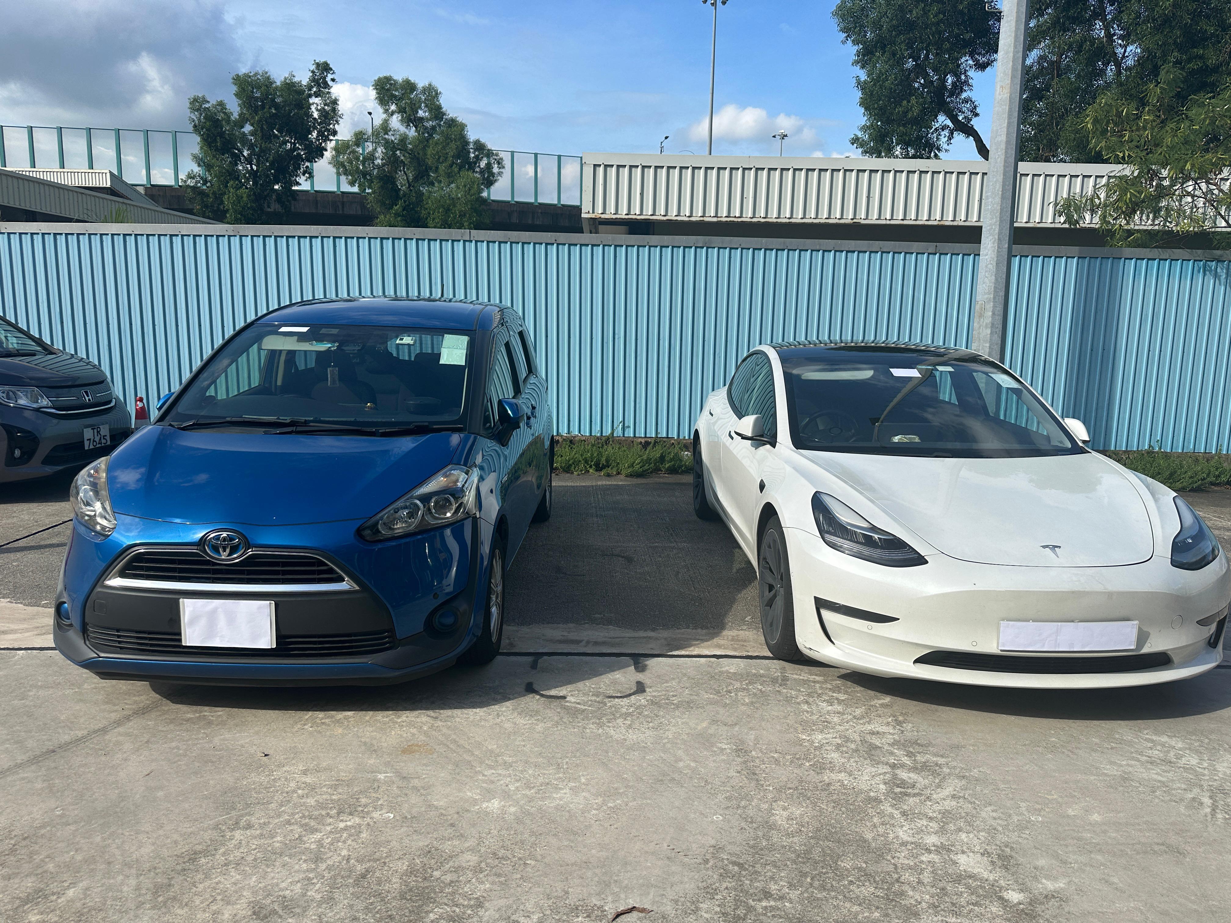 警港島放蛇打擊白牌車，拘兩男女扣Tesla豐田。