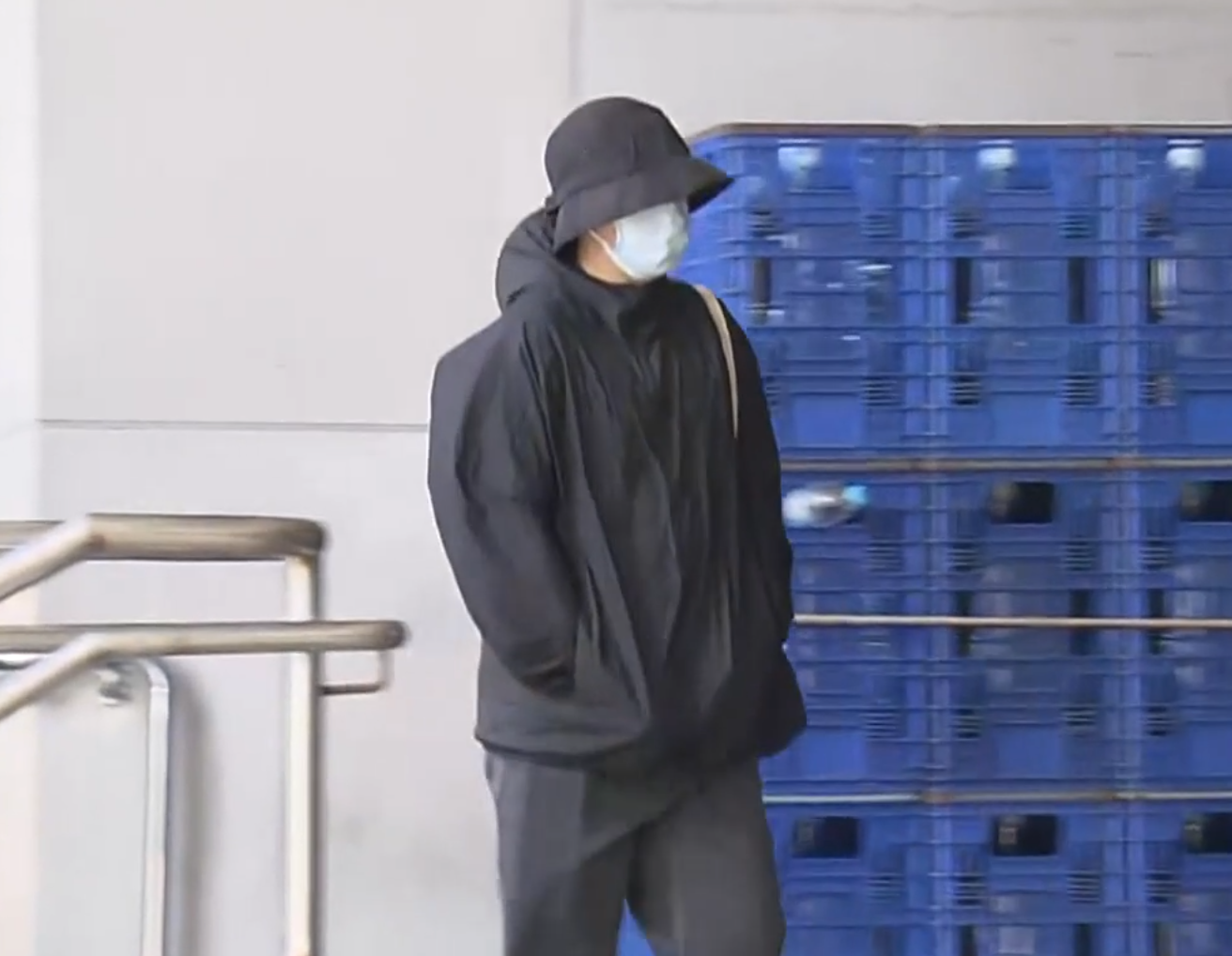 19歲被告劉本睎在去年世界盃外圍賽期間侮辱國歌罪成，判處180小時社會服務令。(now新聞台畫面)