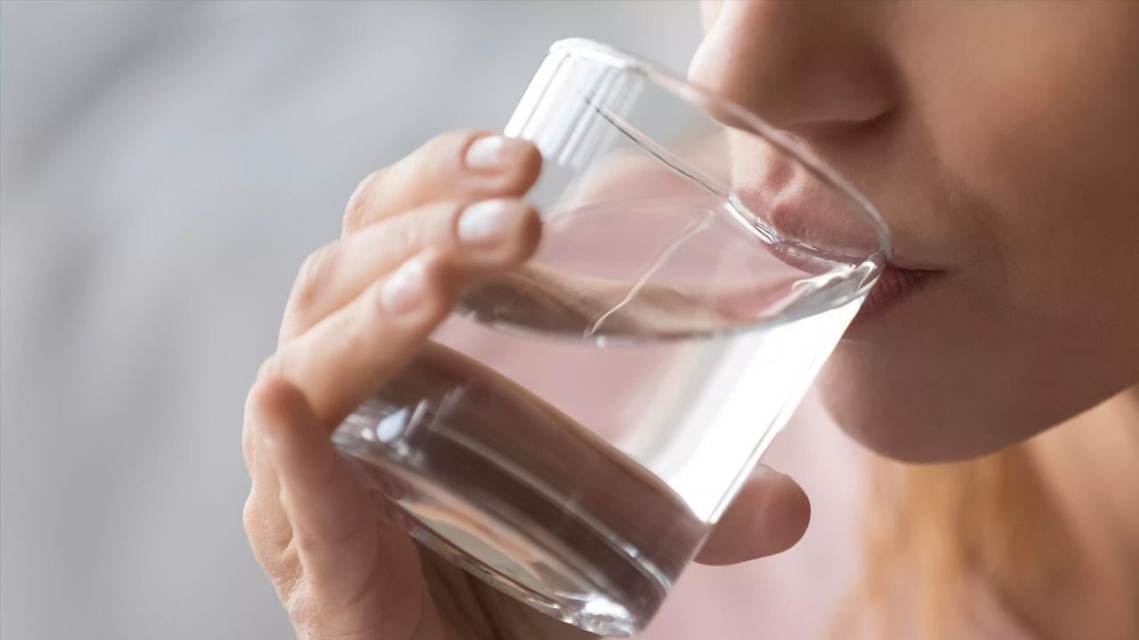 預防勝於治療，平時保持充足飲水、避免憋尿、注意個人衛生與性行為清潔，是防範泌尿道感染的第一道防線。