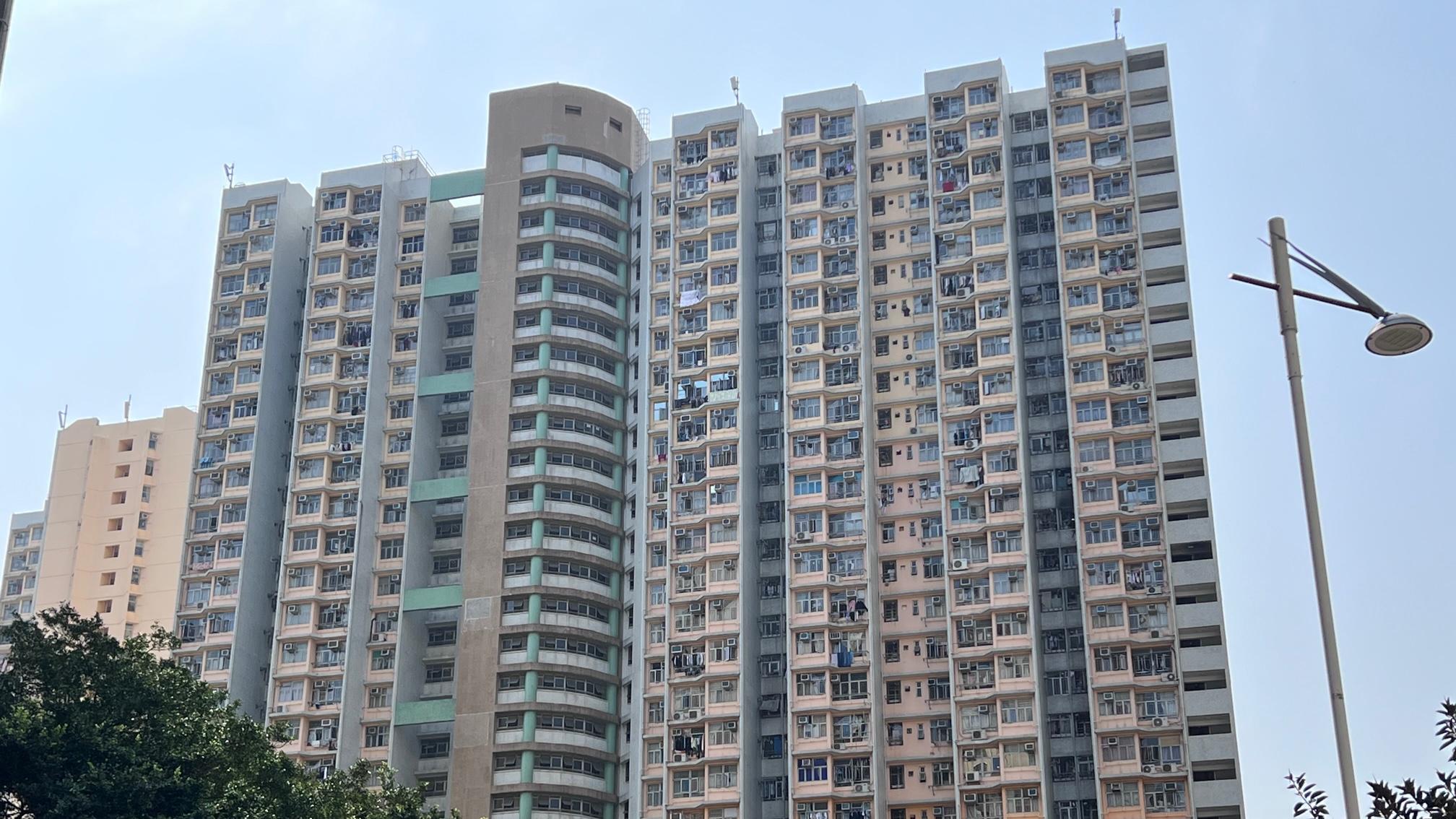 今年首7個月公屋交投量雖較去年同期跌逾兩成，惟宗數仍屬26年有紀錄以來的次高。(資料圖片)