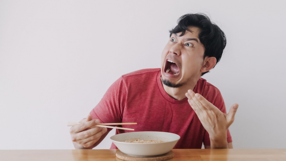 蒼藍鴿(吳其穎醫師)指出，辣椒可能刺激油性或敏感肌，但科學上並無明確證據。是否冒痘，仍看個人體質與飲食習慣。