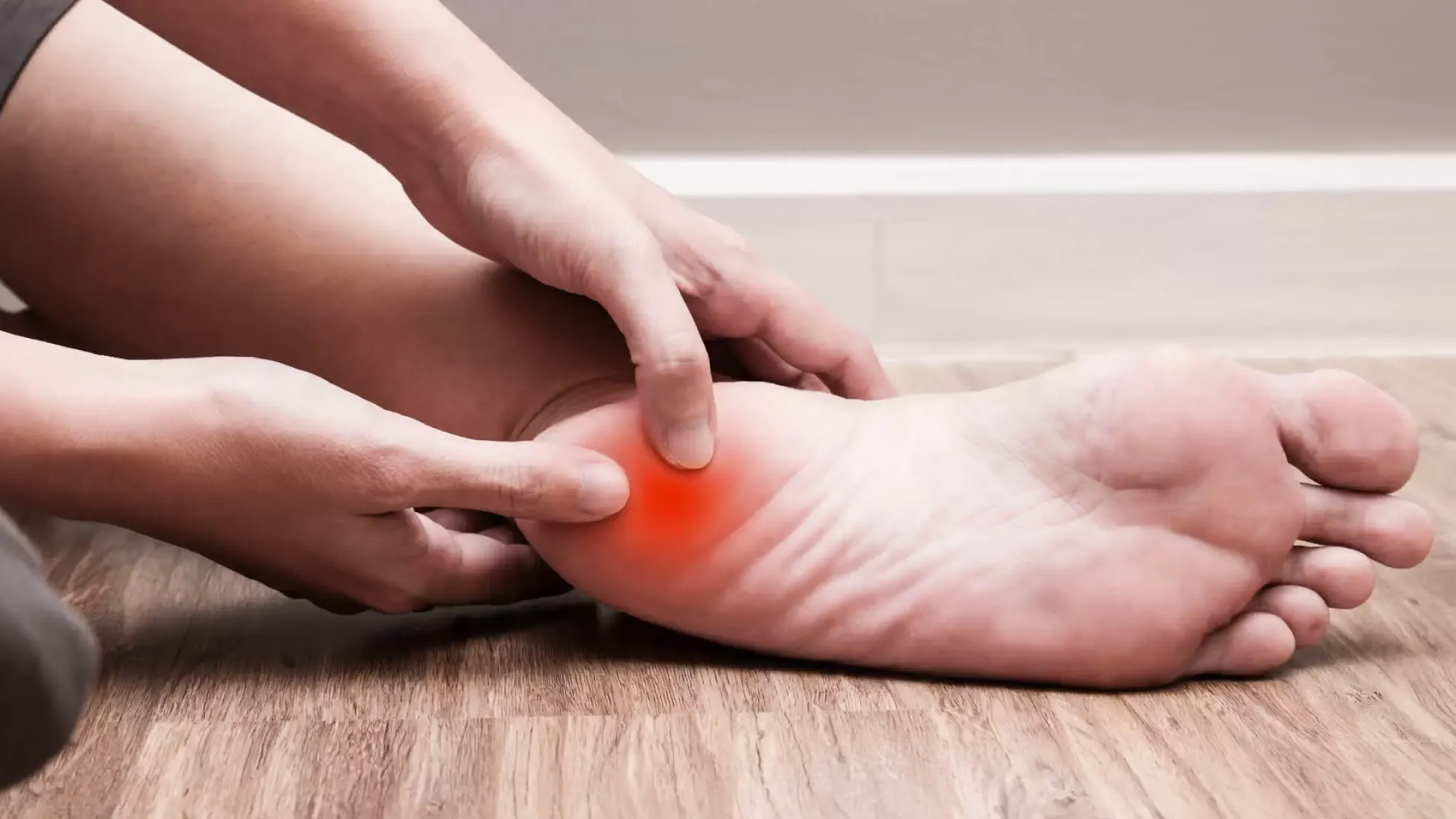 兩組伸展動作紓緩腳底腳踭小腿痛