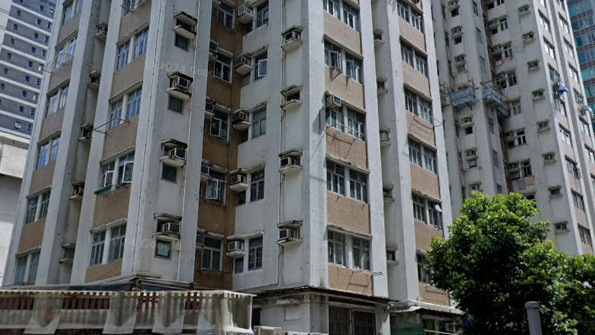 筲箕灣小型舊樓住宅盤康華大廈，外區投資者斥375萬買兩房，料享逾4厘租金回報。